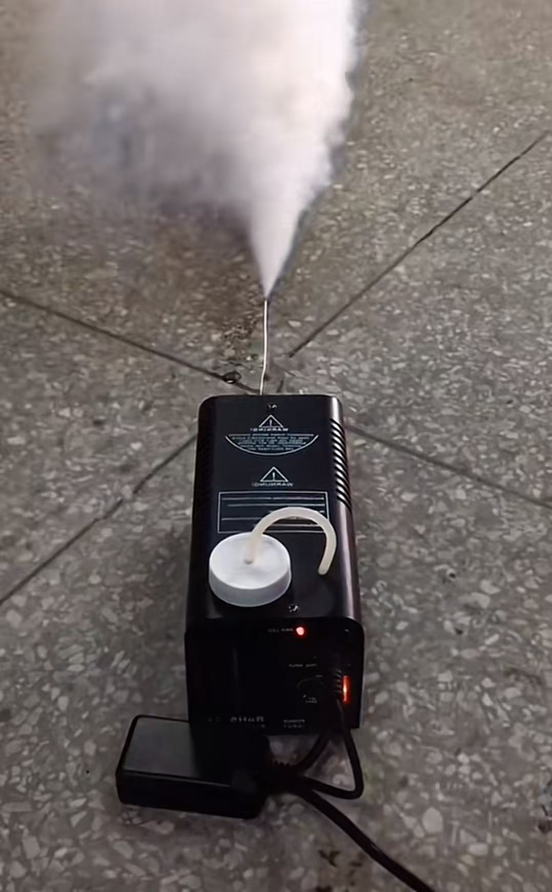 Self-turning small smoke machine